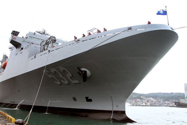 海軍106年敦睦遠航訓練支隊停泊基隆港口開放參觀，參與的磐石軍艦首次停靠基隆港。（記者邱榮吉/攝影）