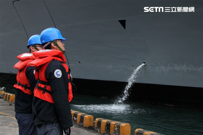 海軍106年敦睦遠航訓練支隊停泊基隆港口開放參觀，參與的磐石軍艦首次停靠基隆港。（記者邱榮吉/攝影）