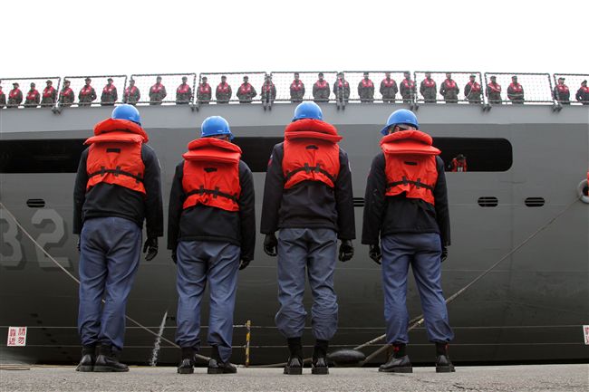 海軍106年敦睦遠航訓練支隊停泊基隆港口開放參觀，參與的磐石軍艦首次停靠基隆港。（記者邱榮吉/攝影）