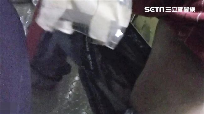 胯下「大鵰」太顯眼　男遭警搜出毒品