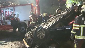 轎車撞機車後墜華中橋　釀1死1傷