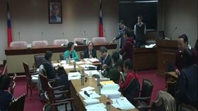 影／林務局長：棄養動物就違法　林岱樺：你是在和我對槓？