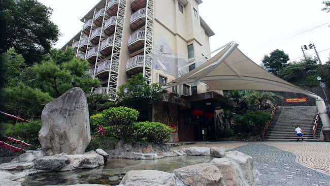 72歲老翁谷關泡湯　咳一聲沉水猝死