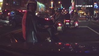 便衣警擋車抓毒蟲　嫌犯誤認是假車禍