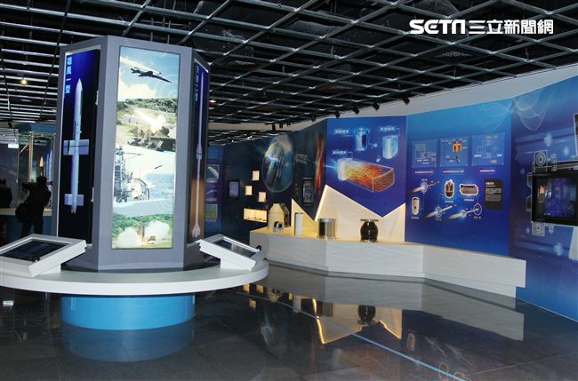 全國第一座專屬介紹自主研發國防武器為主的展示館，「中科院研發展示館龍潭開幕啟用」，國人見證歷年研發成果。（記者邱榮吉/攝影）