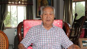 前副總統李元簇往生 享壽94歲
前副總統李元簇（圖）8日凌晨在家中安詳過世，享壽
94歲。李元簇民國85年卸任後深居簡出，定居苗栗頭份
，民國104年8月親民黨主席宋楚瑜為選總統，前往李元
簇宅訪問請益，是李元簇生前最後一次公開露面。
（資料照片）
中央社記者管瑞平攝 106年3月8日