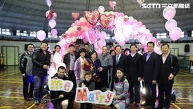 斷腿警陳昭宏遺憾沒給妻子浪漫求婚，警政署長陳國恩替他圓夢，安排一場浪漫求婚（翻攝畫面）