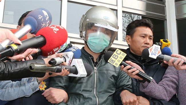 女模「倒鉤」遭塞牆縫　檢警疑有共犯