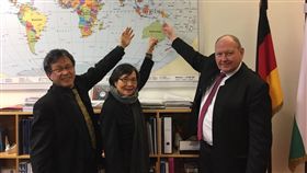 謝志偉，葉菊蘭，德國（圖／翻攝自謝志偉臉書）
