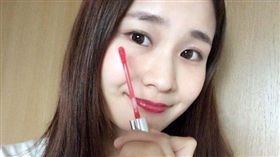 正確擦唇蜜　翻攝網路
