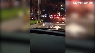 輪椅闖快車道　玩命行為引網友論