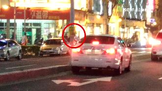 房仲快車道急走急煞　狂貼賣屋廣告