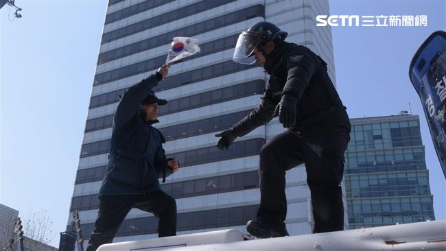 圖／南韓首位遭彈劾女總統　現場直擊