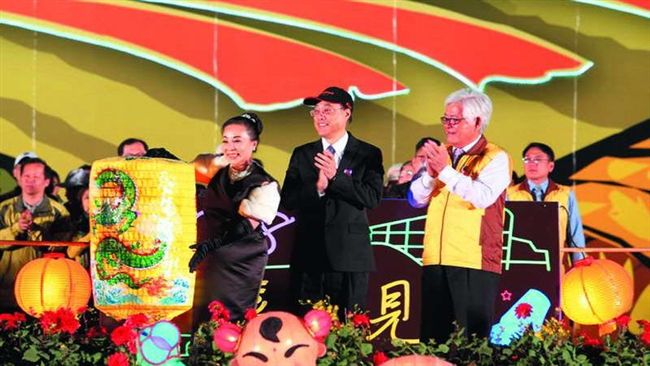 全台鬧元宵　燈會成燒錢最兇的大拜拜