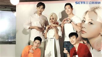 單身郭曉曉推新輯　矇眼揉捏男摸胸肌