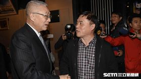 海峽兩岸公共事務協會春酒，郝龍斌與吳敦義握手致意　圖／記者林敬旻攝