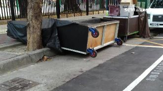廢棄攤車沒人理　3歲男童遭壓傷骨折