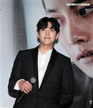 韓星池昌旭在當兵前來台與媒體分享心情，並和粉絲近距離接觸。（記者邱榮吉/攝影）