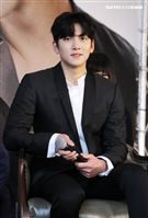 韓星池昌旭在當兵前來台與媒體分享心情，並和粉絲近距離接觸。（記者邱榮吉/攝影）