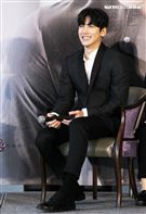 韓星池昌旭在當兵前來台與媒體分享心情，並和粉絲近距離接觸。（記者邱榮吉/攝影）