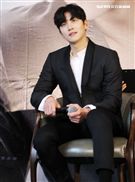 韓星池昌旭在當兵前來台與媒體分享心情，並和粉絲近距離接觸。（記者邱榮吉/攝影）