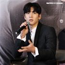 韓星池昌旭在當兵前來台與媒體分享心情，並和粉絲近距離接觸。（記者邱榮吉/攝影）