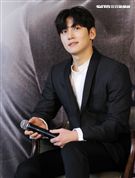 韓星池昌旭在當兵前來台與媒體分享心情，並和粉絲近距離接觸。（記者邱榮吉/攝影）