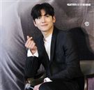 韓星池昌旭在當兵前來台與媒體分享心情，並和粉絲近距離接觸。（記者邱榮吉/攝影）