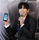 韓星池昌旭在當兵前來台與媒體分享心情，並和粉絲近距離接觸。（記者邱榮吉/攝影）