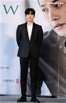 韓星池昌旭在當兵前來台與媒體分享心情，並和粉絲近距離接觸。（記者邱榮吉/攝影）