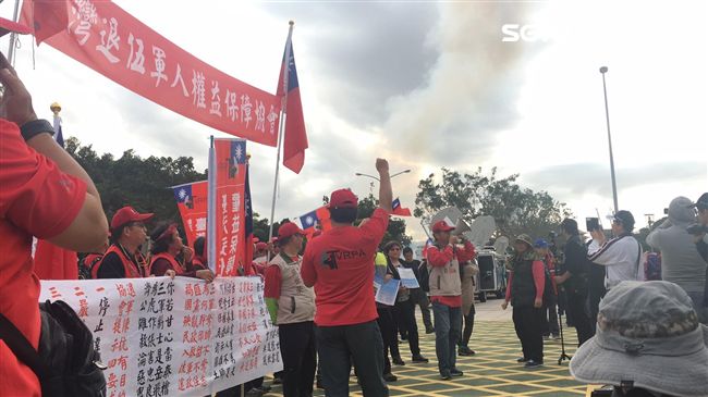 退伍軍人抗議黑箱年金　國防部回應