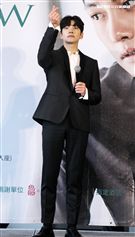 韓星池昌旭在當兵前來台與媒體分享心情，並和粉絲近距離接觸。（記者邱榮吉/攝影）