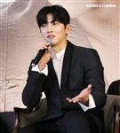 韓星池昌旭在當兵前來台與媒體分享心情，並和粉絲近距離接觸。（記者邱榮吉/攝影）