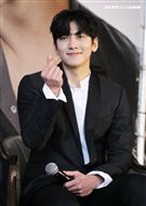 韓星池昌旭在當兵前來台與媒體分享心情，並和粉絲近距離接觸。（記者邱榮吉/攝影）