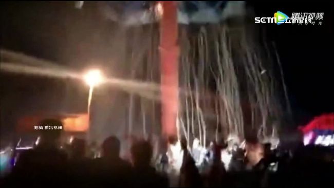 影／飛椅變「大怒神」！轉一半竟墜地