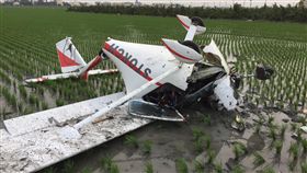 彰化縣埤頭鄉11日下午傳出輕航機墜機意外，1名男子駕駛輕航機因不明原因，下午4時50左右墜落在埤頭鄉1處稻田，所幸無生命危險。(中央社)