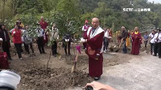蓮生活佛植百樹贈樹苗　提倡心靈環保