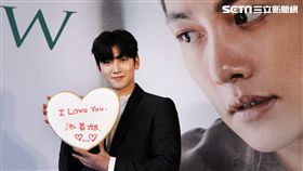 韓星池昌旭在當兵前來台與媒體分享心情，並和粉絲近距離接觸。（記者邱榮吉/攝影）