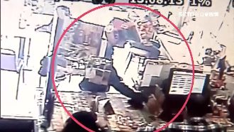 狂賊白天搶彩券行　遭追還開BB槍