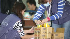 衛生局稽查遠東油脂台北門市部（1）
遠東油脂遭爆使用過期原料製作乳瑪琳等多項產品，全
台加強追查，台北市衛生局12日派員赴遠東油脂公司台
北門市部稽查。圖為待回收的問題產品。
中央社記者吳翊寧攝　106年3月12日