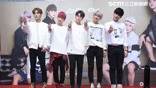 韓團世界少年離台前舉辦簽名會