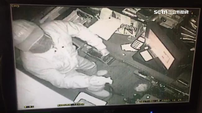 光天化日行竊餐廳　賊得手百萬支票