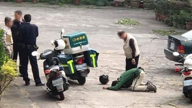 宅配男孩送貨遲到　竟遭圍毆逼下跪