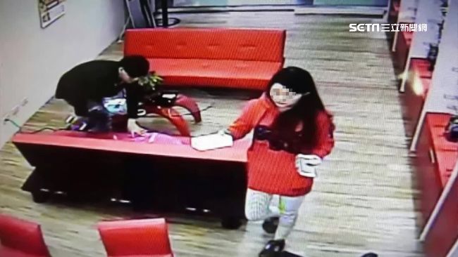 夫偷手機妻銷贓　傻賣回原店遭逮正著