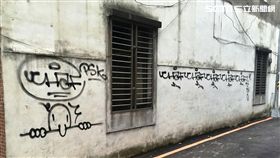 江男自學多年後，深夜前往木新路三段噴漆塗鴉，警方逐一調閱監視器才找到他，江男供稱是想一試自己實力（翻攝畫面）