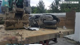花蓮驚傳死亡車禍！機車追撞大卡車　女童身亡、父母命危 圖／翻攝畫面