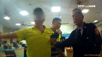 醉男發酒瘋鬧派出所　企圖襲警遭制伏