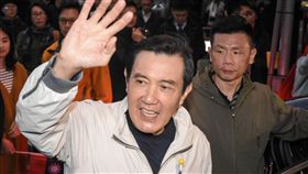 元旦升旗典禮，前總統馬英九低調於場外升旗 圖／記者林敬旻攝