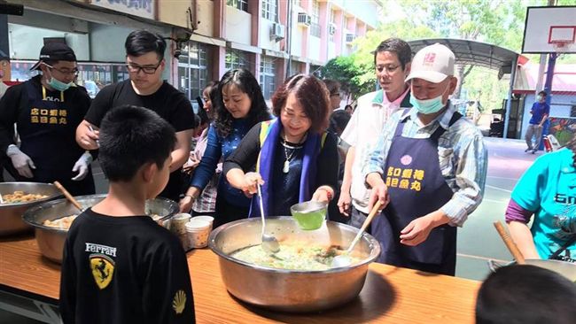 借2萬助翻身！魚丸伯苦尋「小叮噹」