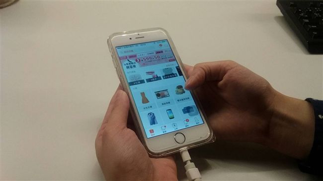 台灣人超愛手機網購　最愛藥妝美容品